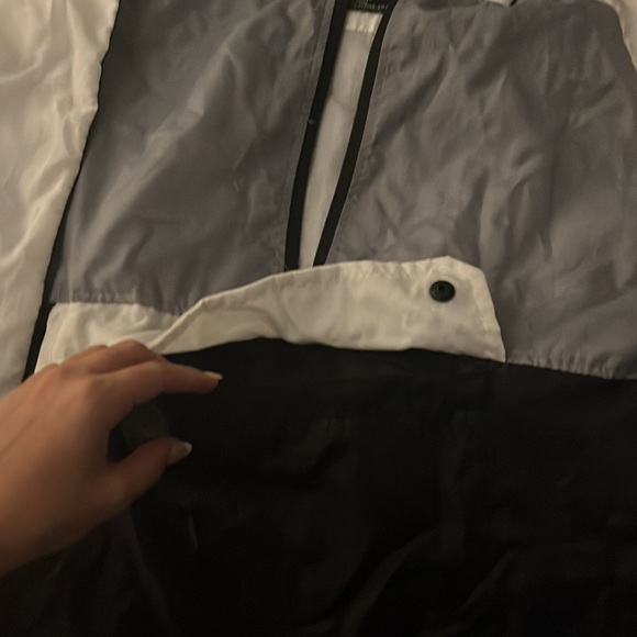 Generic brand windbreaker - Black, White, and Gray - Size M - Picture 4 of 5